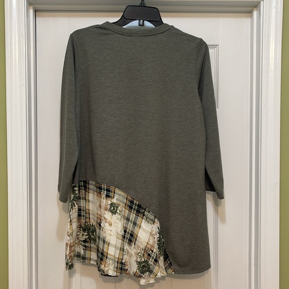 Logo Lounge - green plaid floral tunic top - pocket - stretchy- soft - size M - Picture 2 of 4